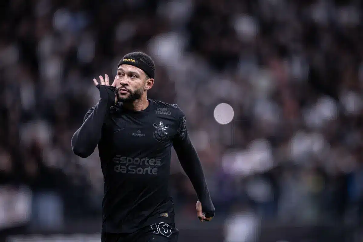 Memphis Depay of Corinthians celebrates after scoring a goal during the Brasileirao 2025 match between Corinthians and Vasco da Gama